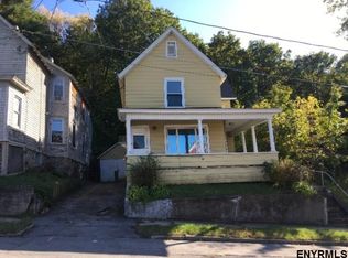31 Maple St, Gloversville, NY 12078