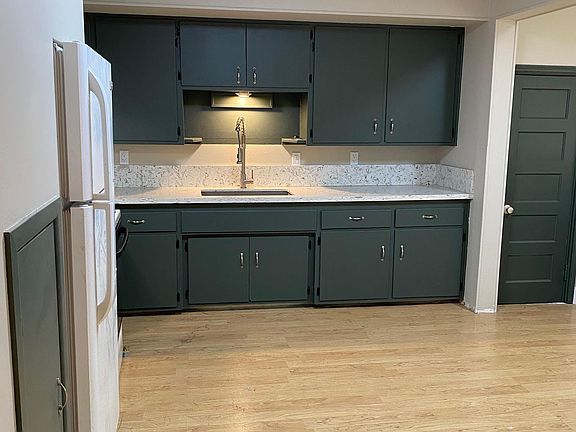 3rd image of 172 E Placer St APT 4