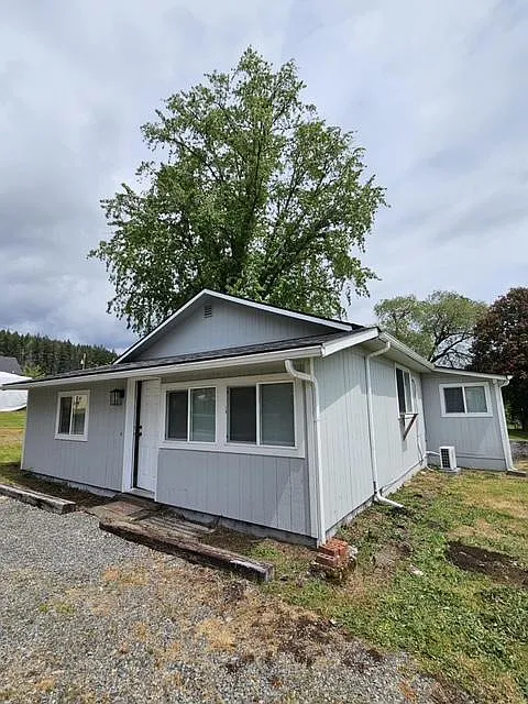 150 NE 4th Ave — Photo 3