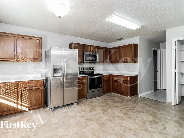 3913 Fox Run Dr — Photo 7