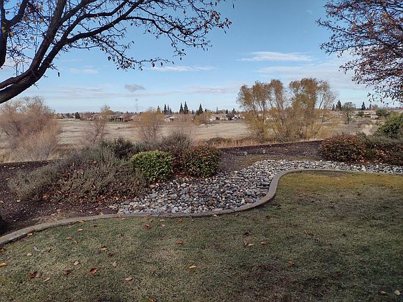3rd image of 696 Yerington Ln