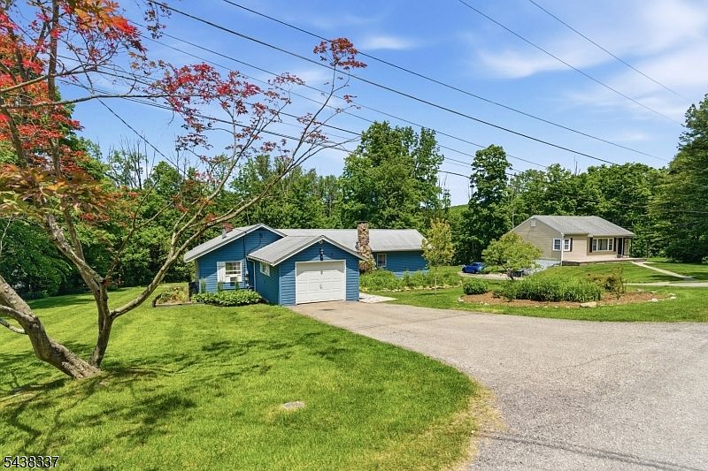 1st image of 1 Maple Dr