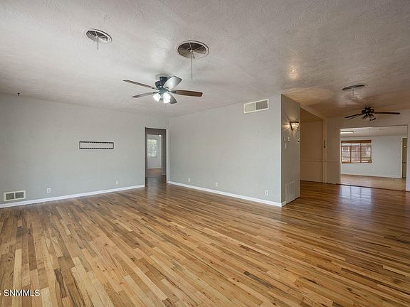 4th image of 160 Roberts Dr