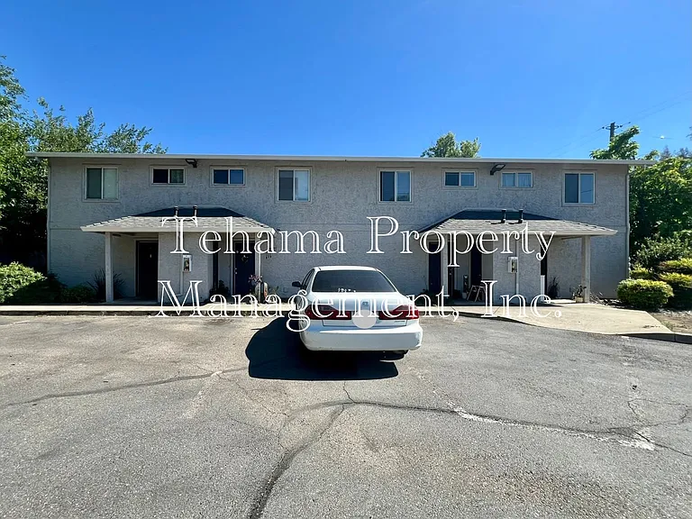 1070 Lakeside Dr — Photo 14
