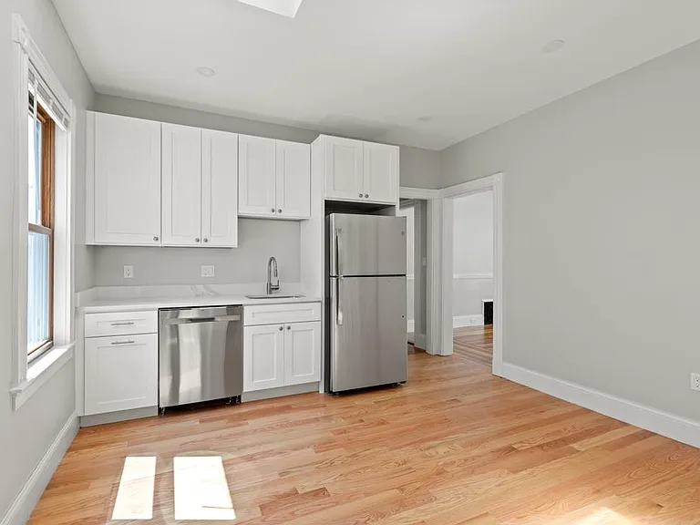 19 Taft St #3 — Photo 5