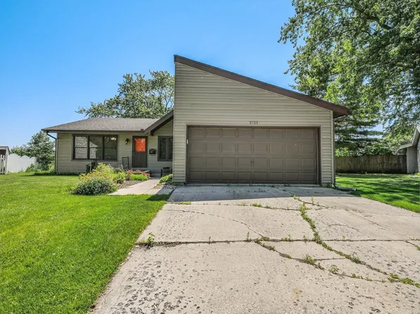1911 Ash Ct, Aurora, IL 60506