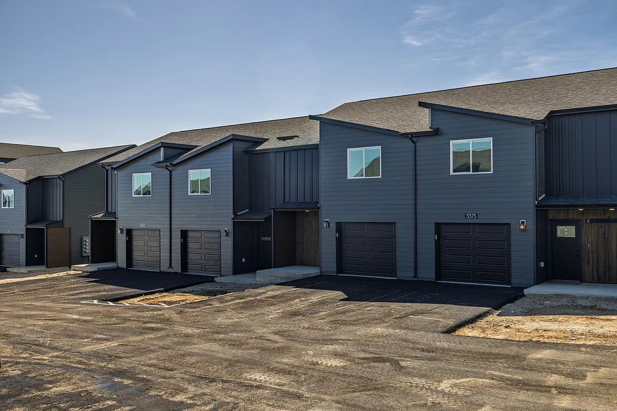 Building Photo - 3383 Crosswind Ct #1