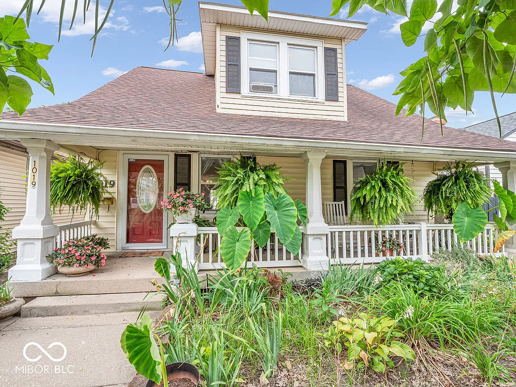 1019 Albany St photo 1