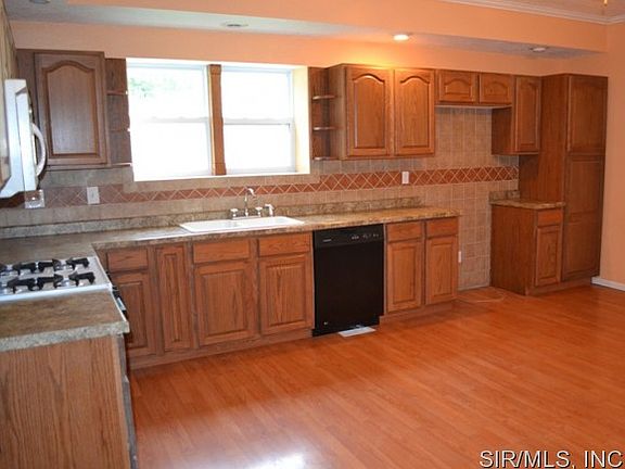 4th image of 522 College Ave