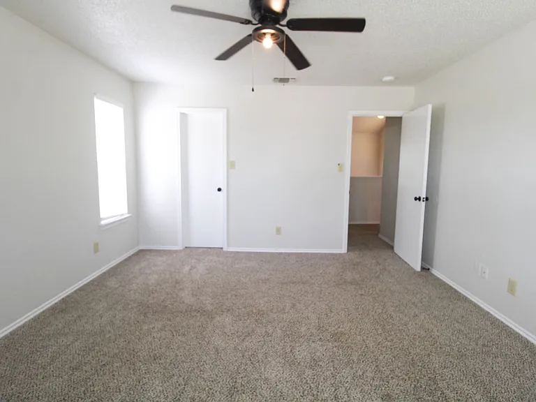 933 Schertz Pkwy — Photo 24