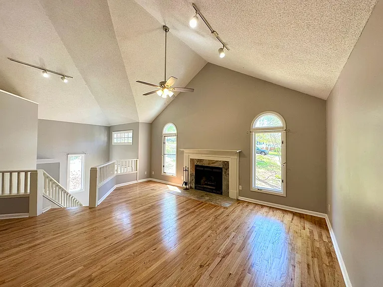 3220 Hickory Ridge Dr — Photo 6