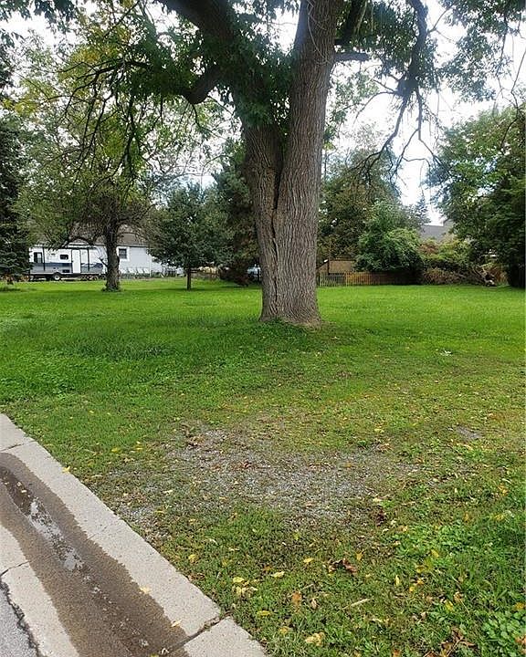 2nd image of 33 Mill St