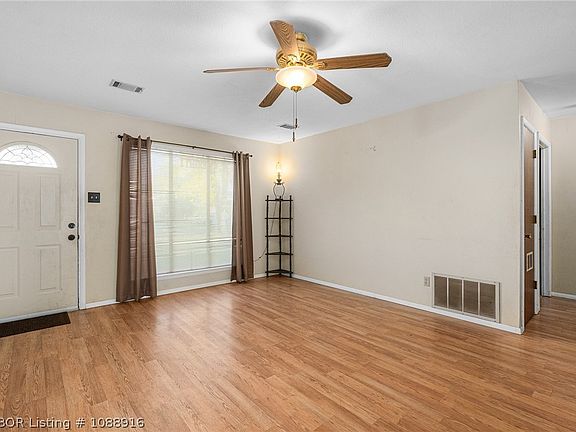 3rd image of 1604 Savannah Dr