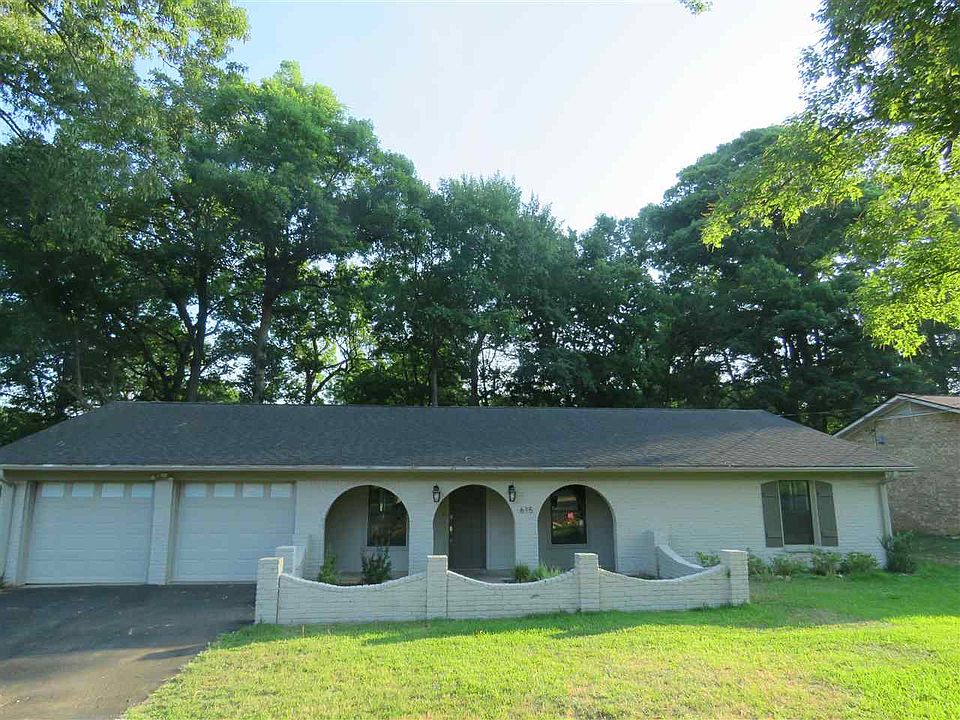 1st image of 615 Green Oak Dr