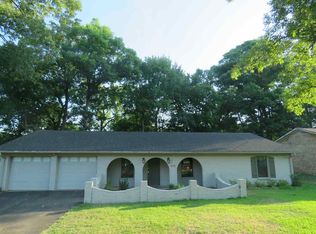 615 Green Oak Dr, Longview, TX 75604