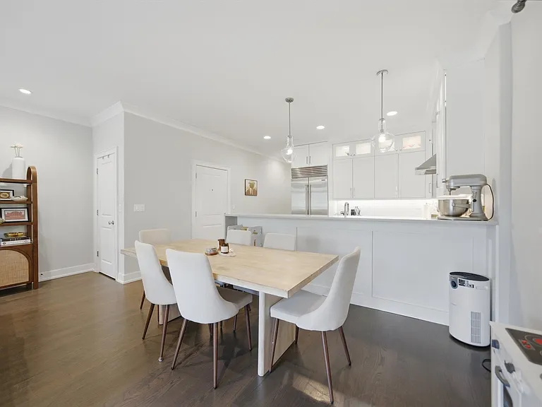 2341 W Roscoe St #2W — Photo 5