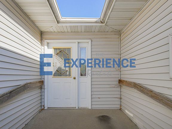 3rd image of 1414 E Redwood Blvd