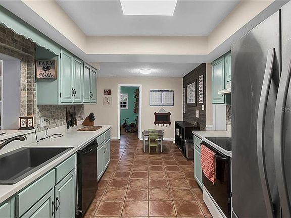4th image of 31 Linda Ln