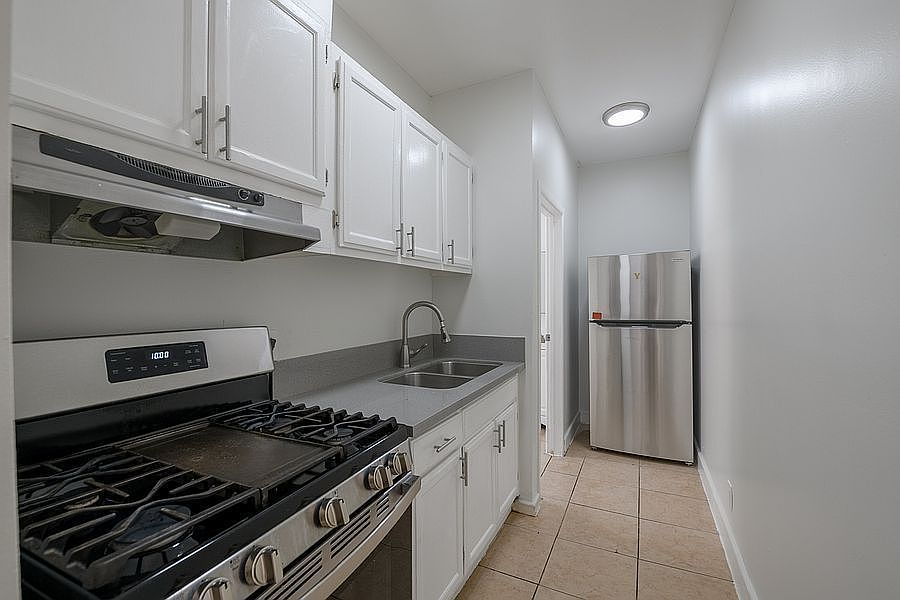 1st image of 934 Arapahoe St APT 204