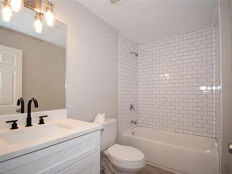 3016 Wallace Ave #3016 — Photo 3