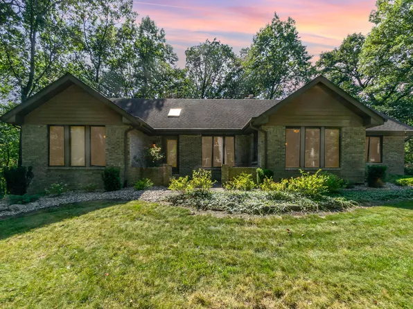 9750 Acorn Dr, Saint John, IN 46373