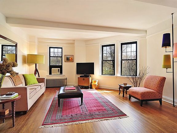 2nd image of 47 Plaza St W APT 3A