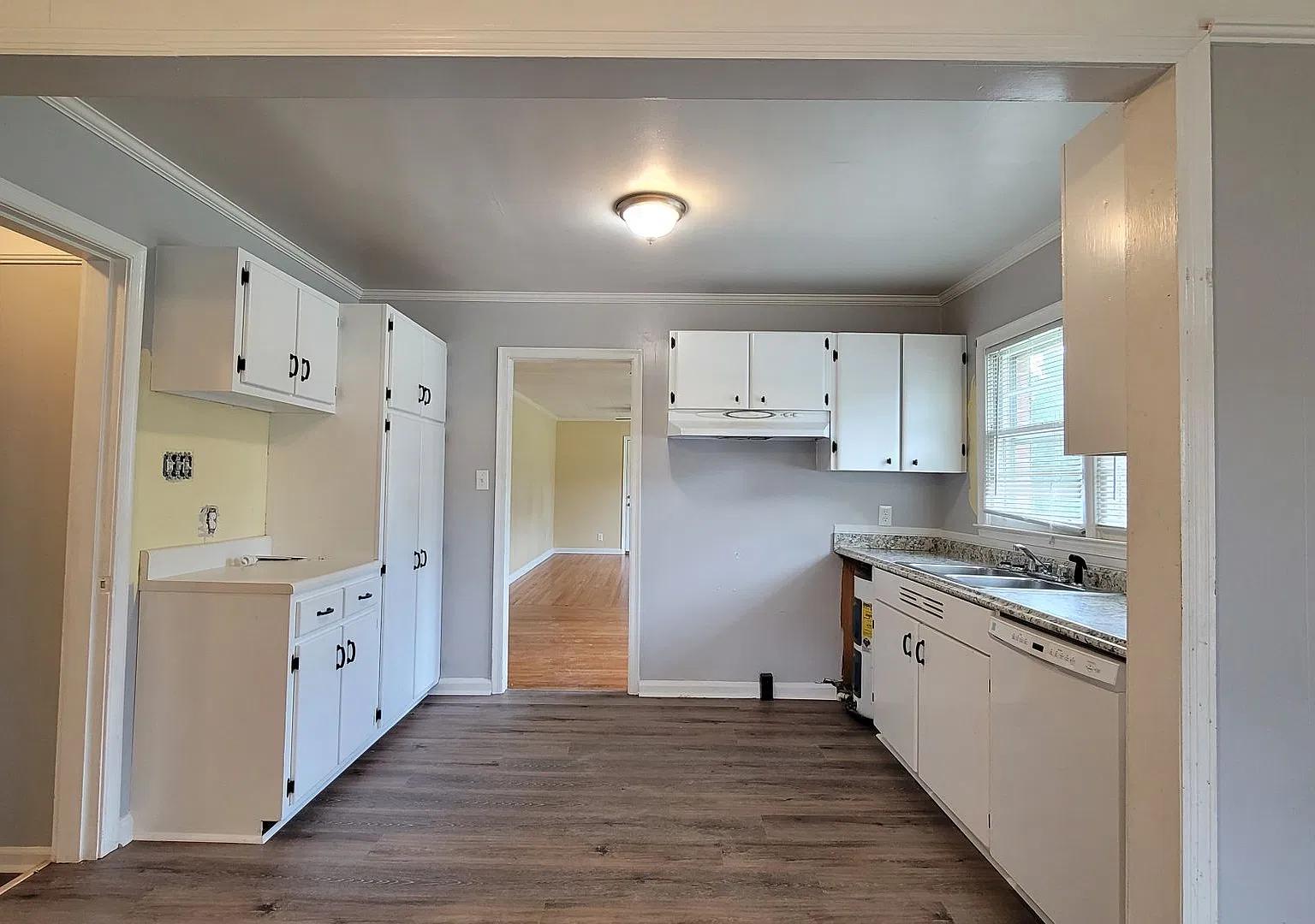 1934 Green Street — Photo 2