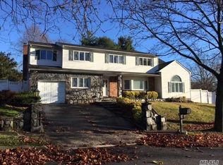 150 Chaffey Ct, Dix Hills, NY 11746