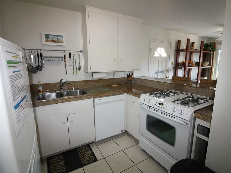 822 Island Ct — Photo 8