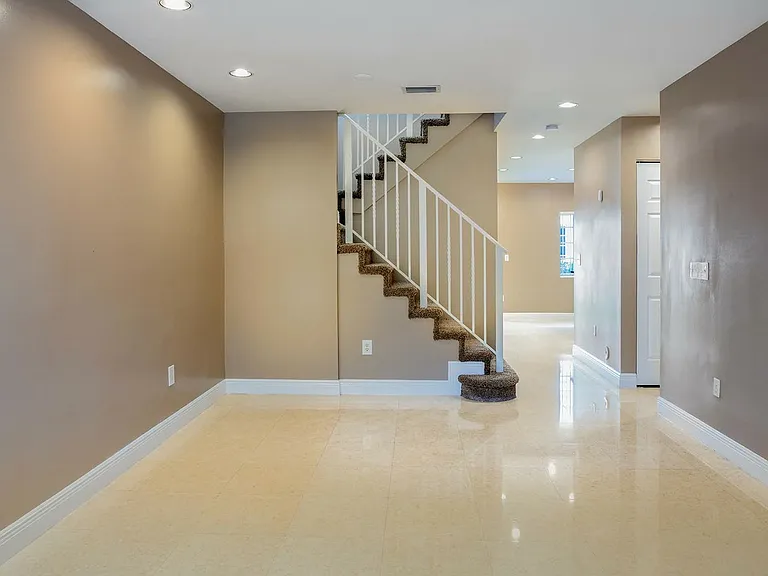 Royal Oaks Townhomes — Photo 5