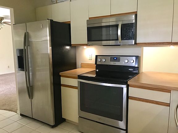 3rd image of 1210 SE Parkview Pl #10