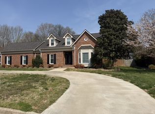 2825 Trelawny Dr, Clarksville, TN 37043