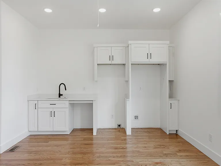914 N 12th St — Photo 5