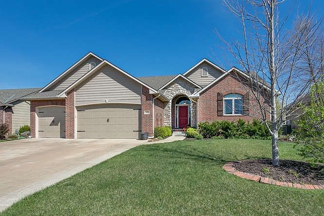 1st image of 524 E Stone Lake Dr