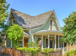 385 B St, Ashland, OR 97520