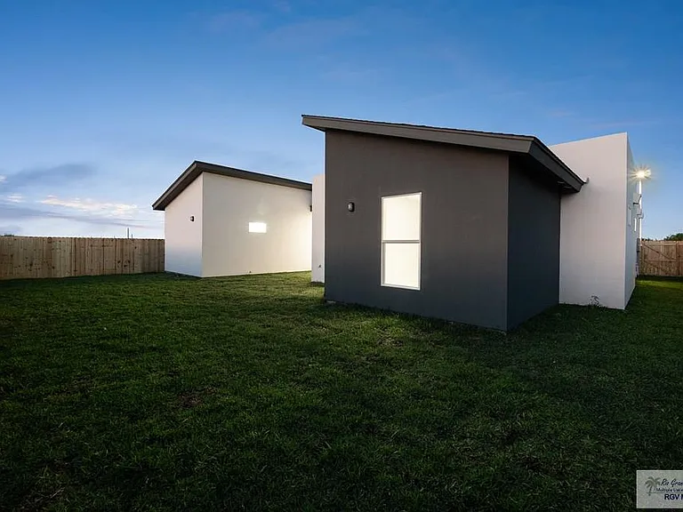 6217 Mackenna Dr — Photo 27