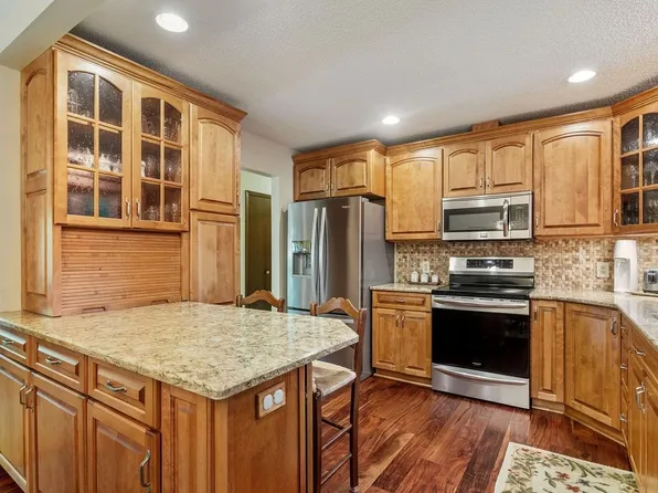 11325 39th Ave N, Plymouth, MN 55441