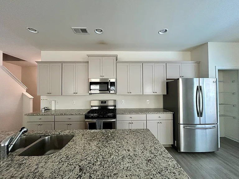 194 Bryon Ln — Photo 15