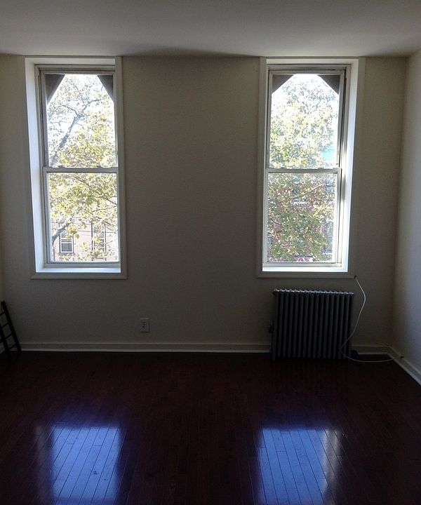 2nd image of 443 Wyona St APT 3R
