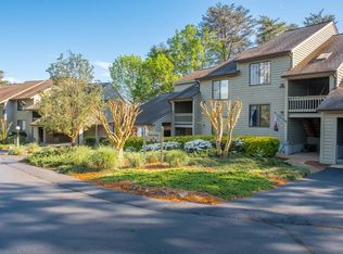 136 Mariners Point Ln, Hartfield, VA 23071