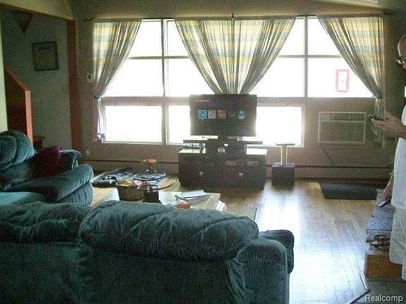 3rd image of 3055 Sylvan Dr