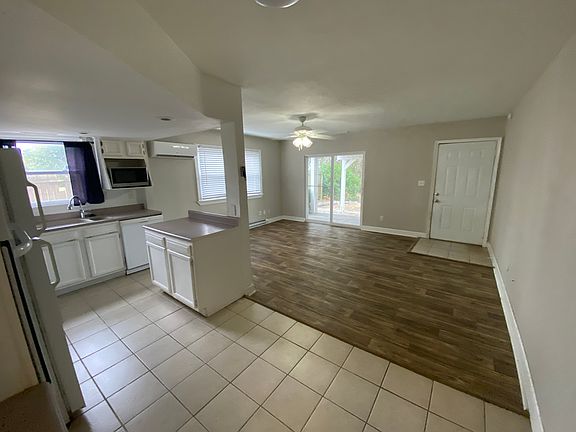 3rd image of 1435 Bayville St APT 2