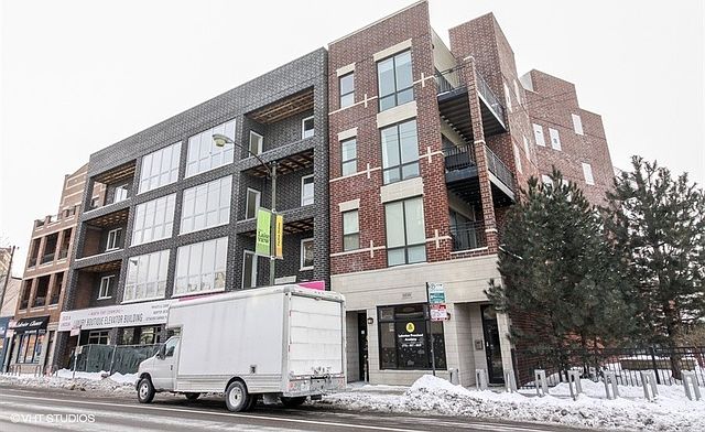 1st image of 3536 N Lincoln Ave #3