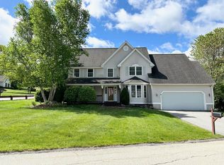 8 Heathrow Ct, Nashua, NH 03063