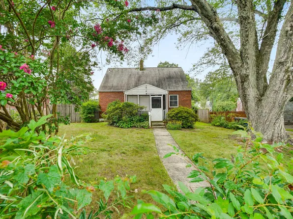 2926 Irvington Rd, Falls Church, VA 22042