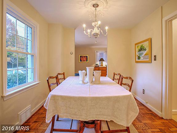 5th image of 1022 Patrick Henry Dr