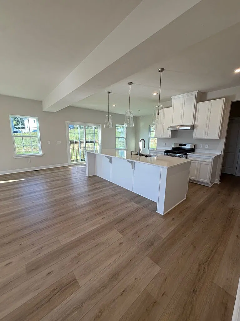 4 bed, 3200 sqft, $2,950 — Photo 3