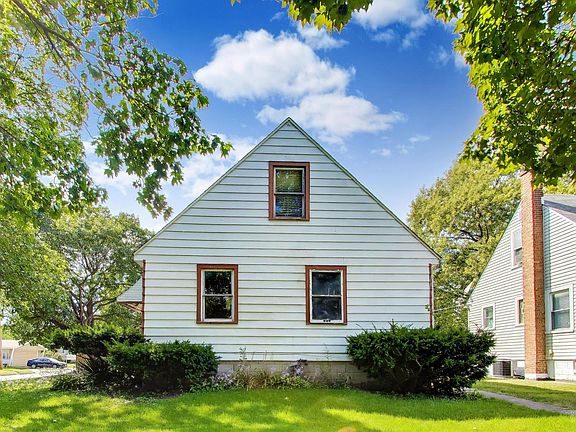 4th image of 17558 Community St