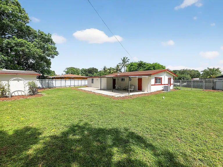 13000 NW 20th Ave — Photo 33