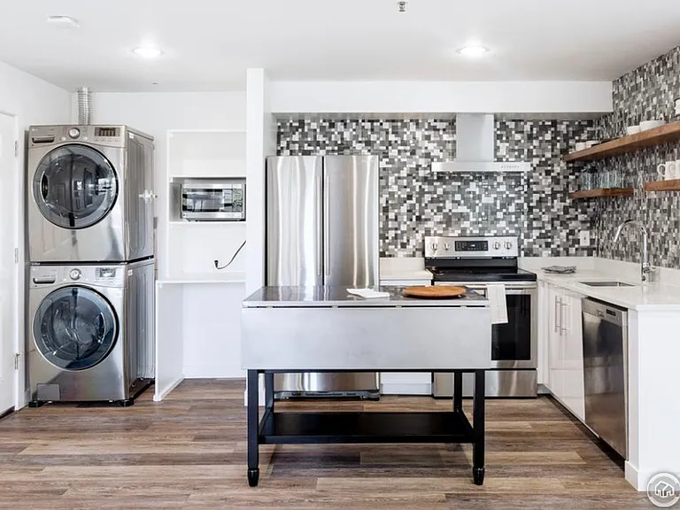 1405 Broadway St #203 — Photo 3